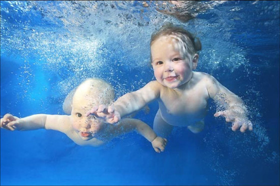 Pourquoi faire nager un bébé : les bienfaits du bébé nageur
